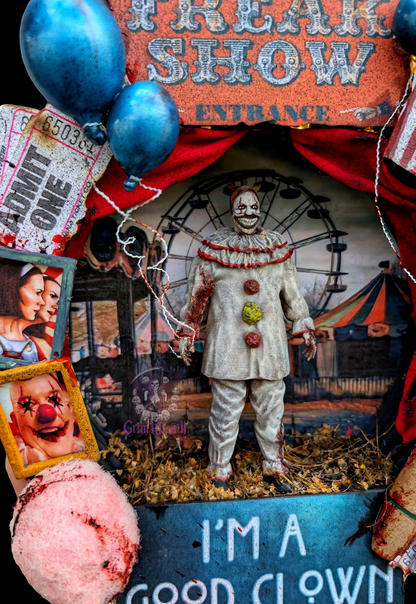 Good Clown Mini Wreath